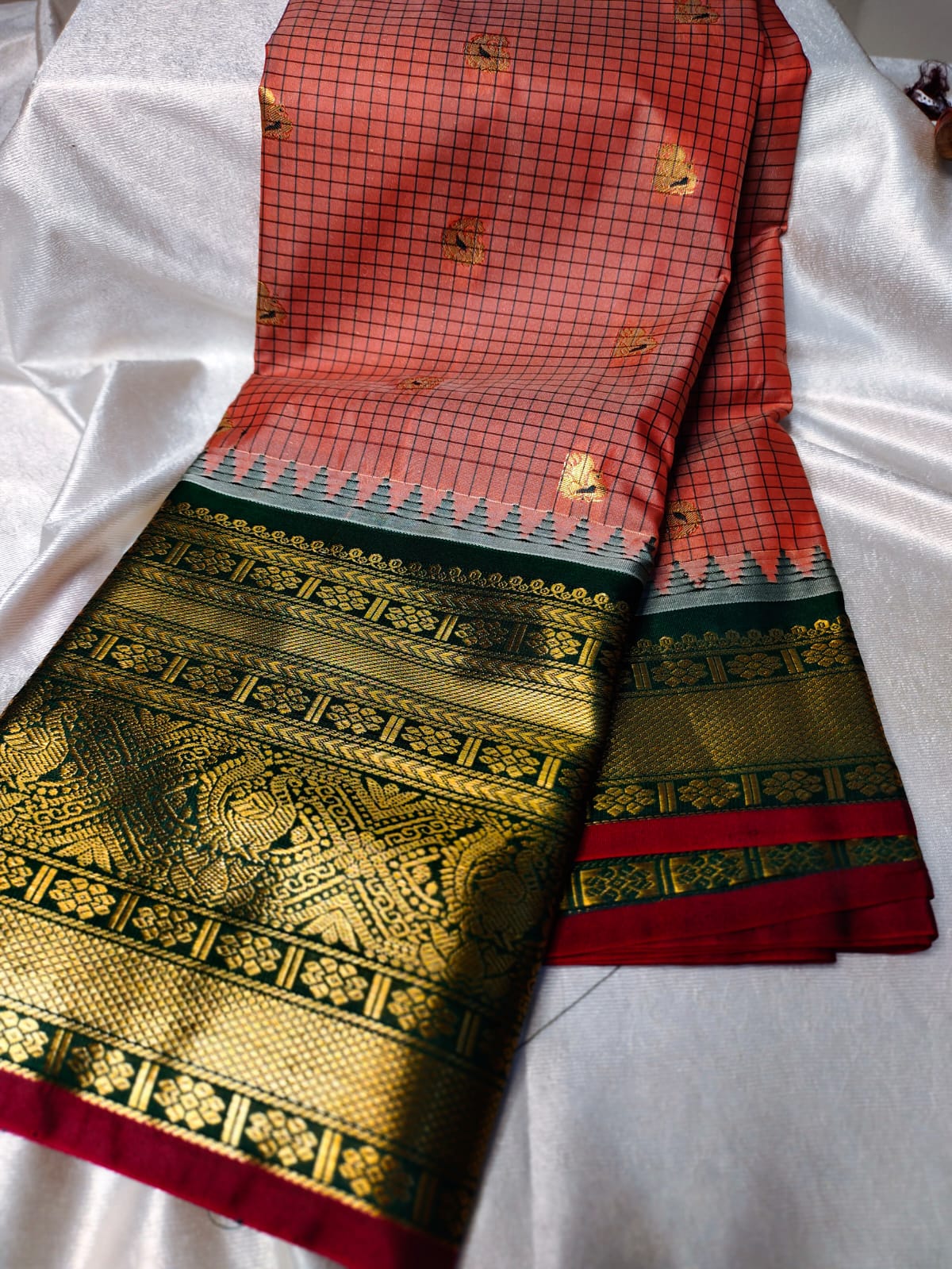 Vitange gadwal silk
