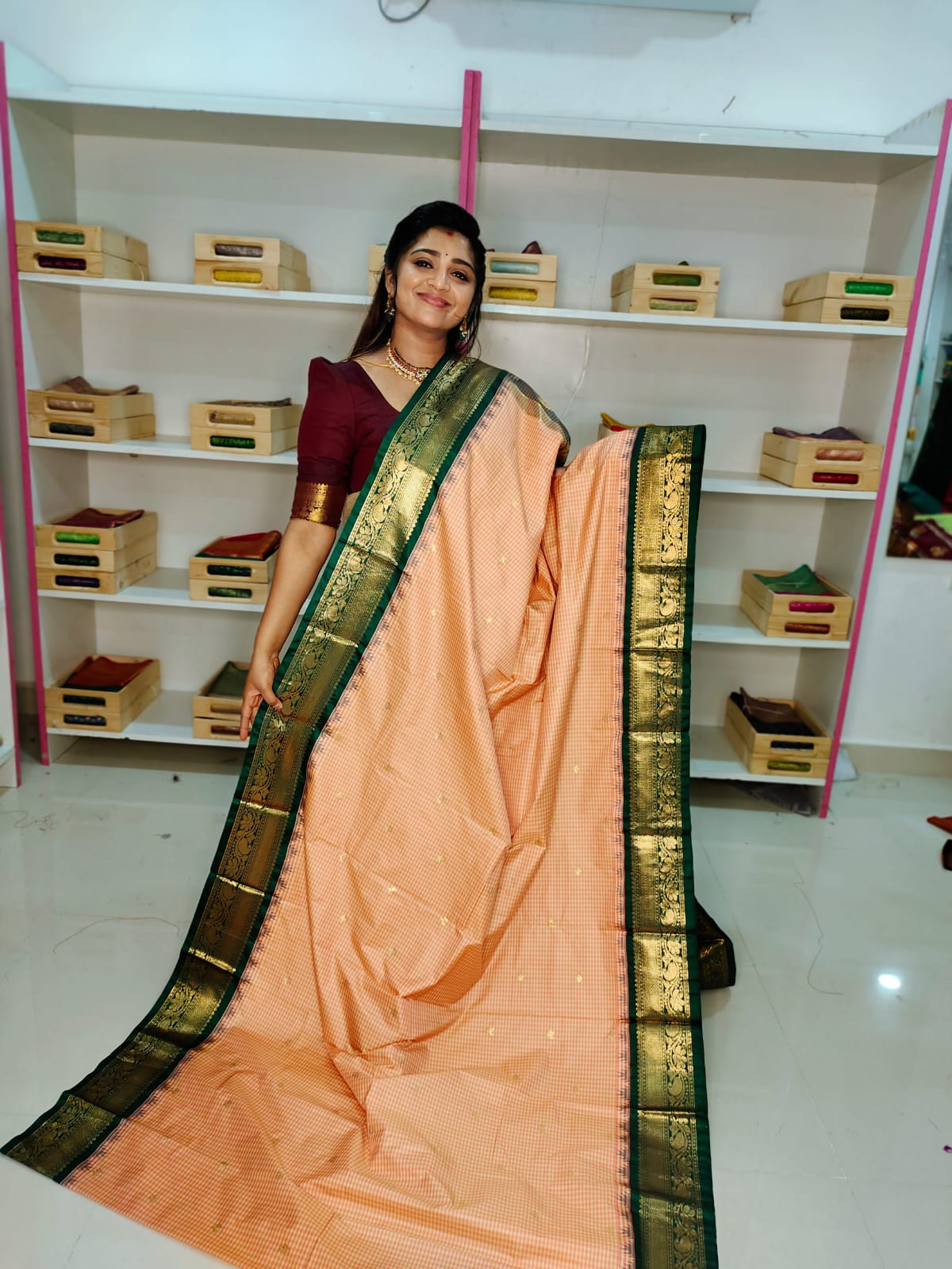 50% గద్వాల్ పట్టు చీరలను ఆఫర్ చేస్తాయి