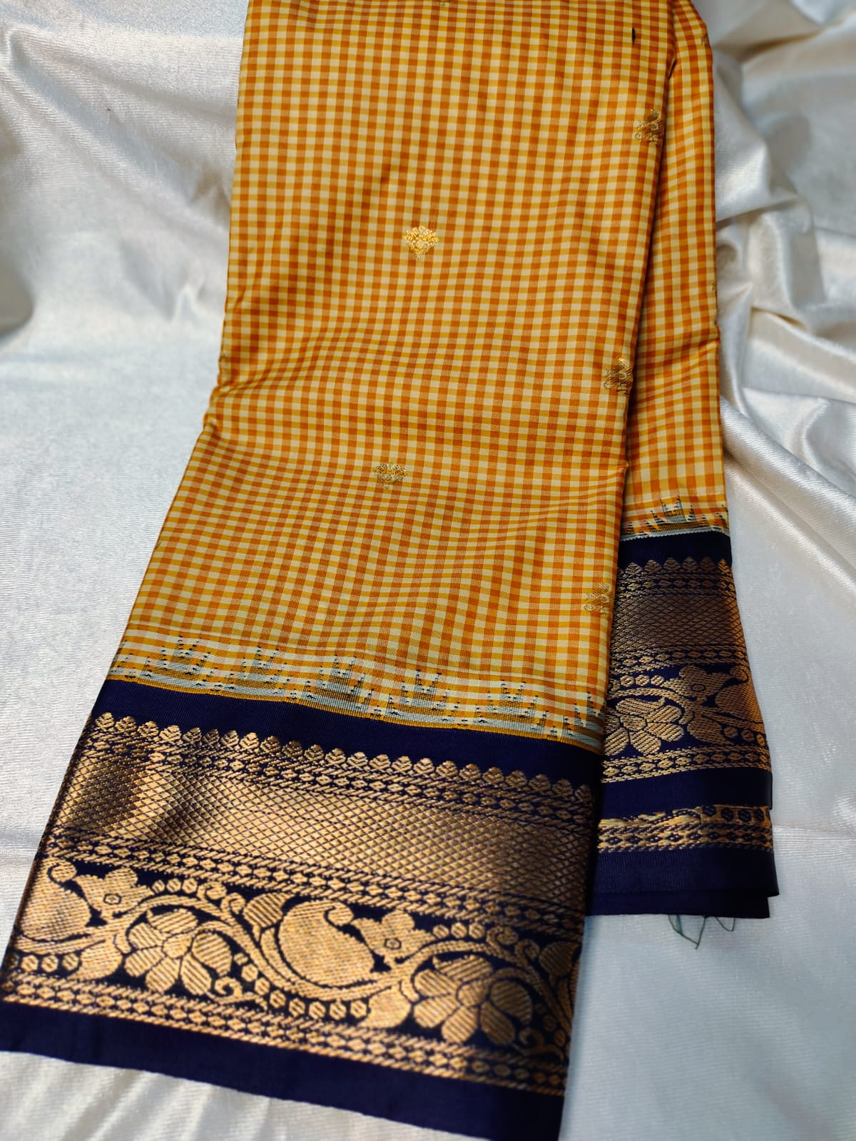 Vitange gadwal silk