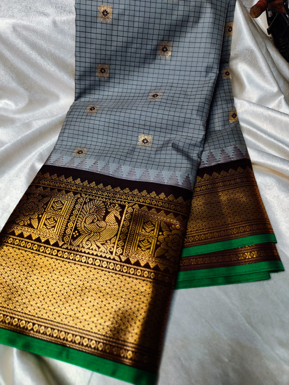 Vitange gadwal silk