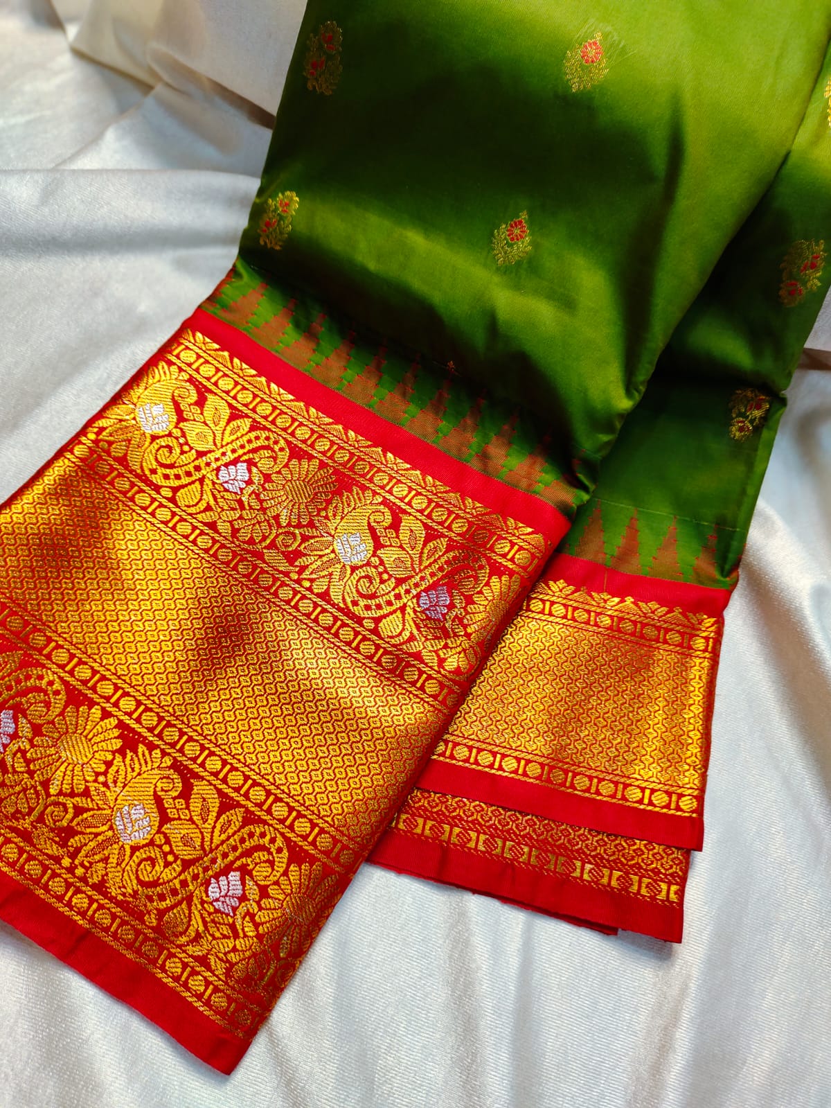 60% offer gadwal sarees