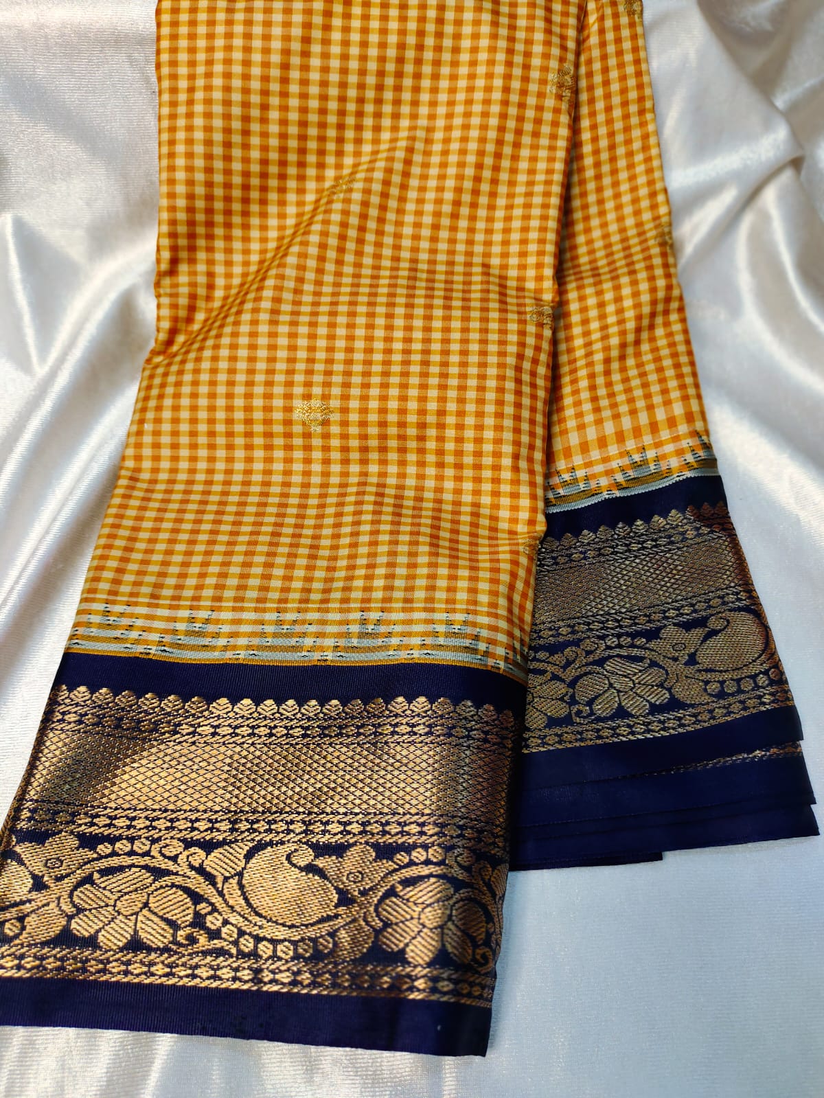 Vitange gadwal silk
