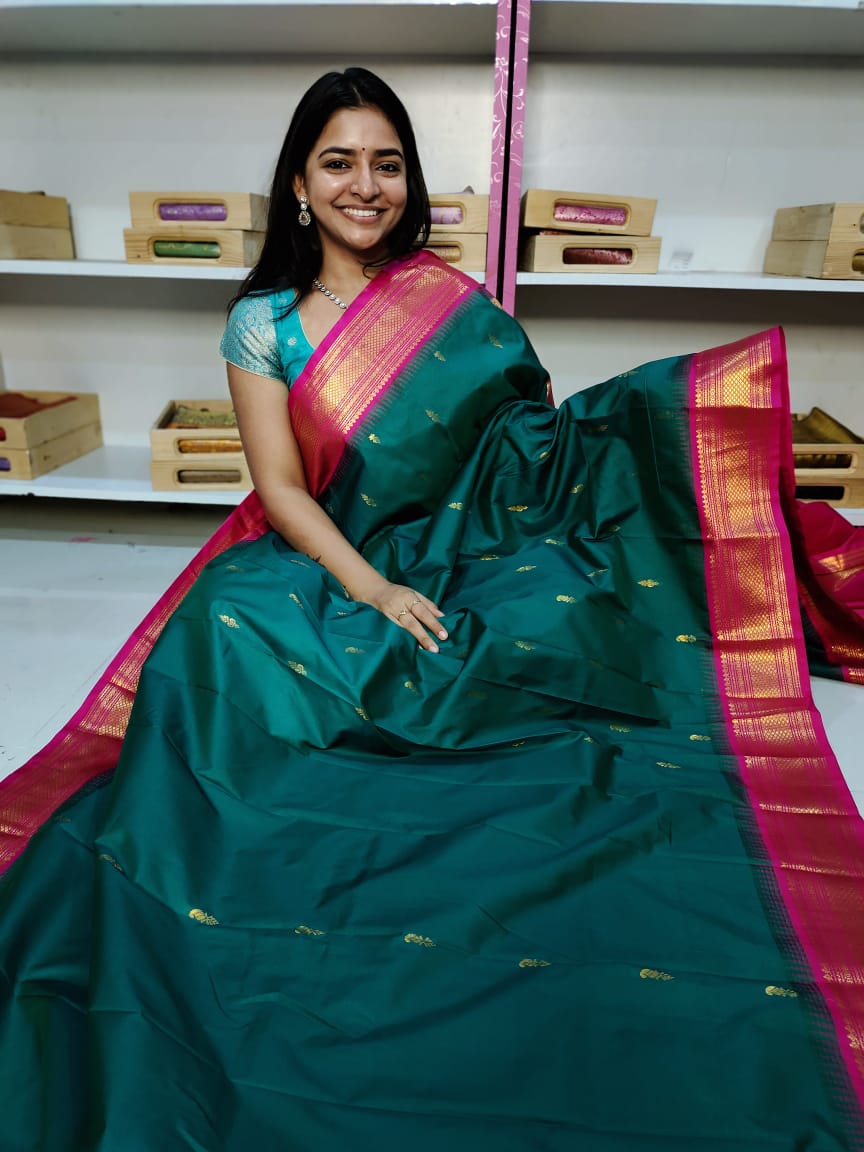 Gadwal offer sarees