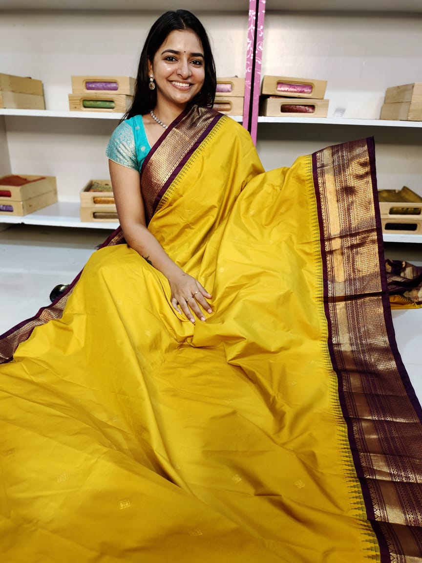 Gadwal offer sarees