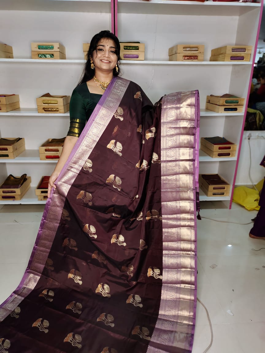 మృదువైన బనారసి పట్టు