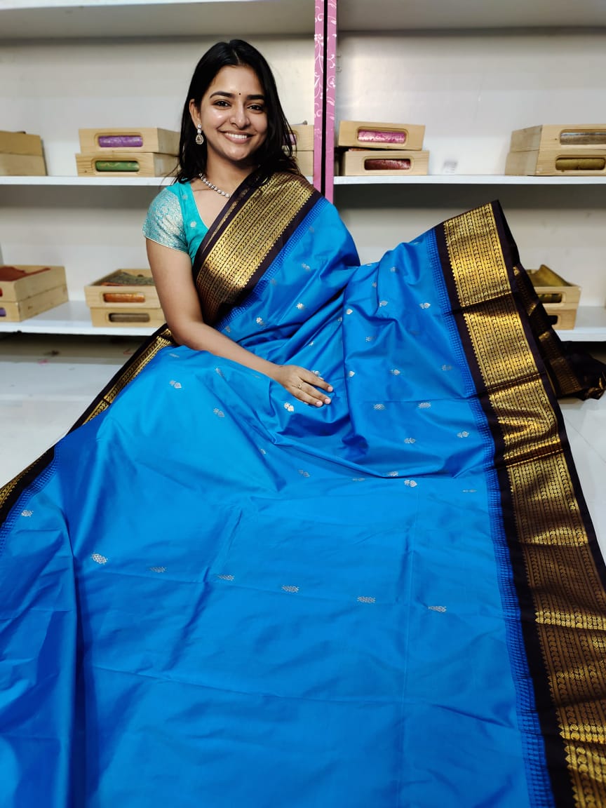 Gadwal offer sarees