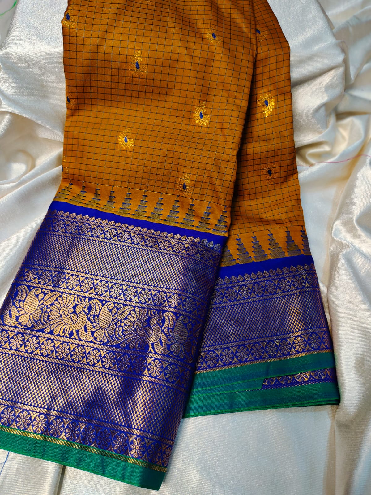 Vitange gadwal silk