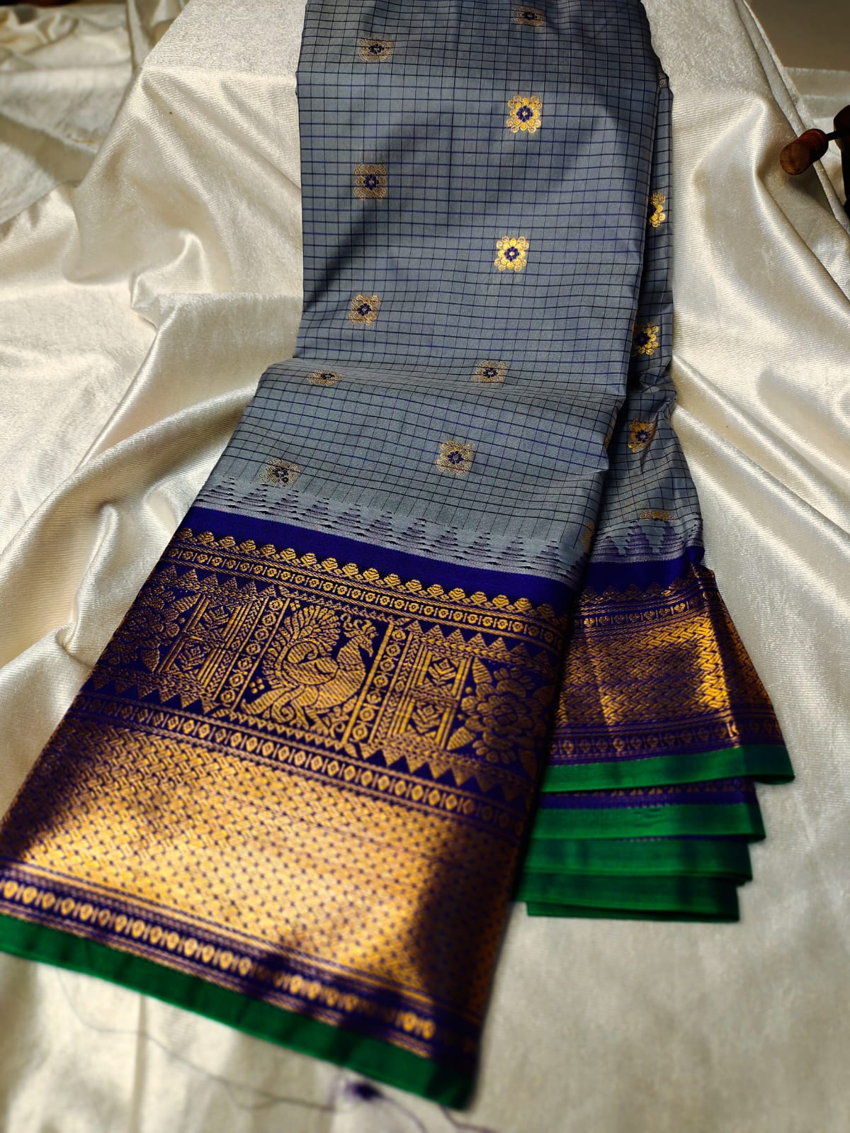 Vitange gadwal silk