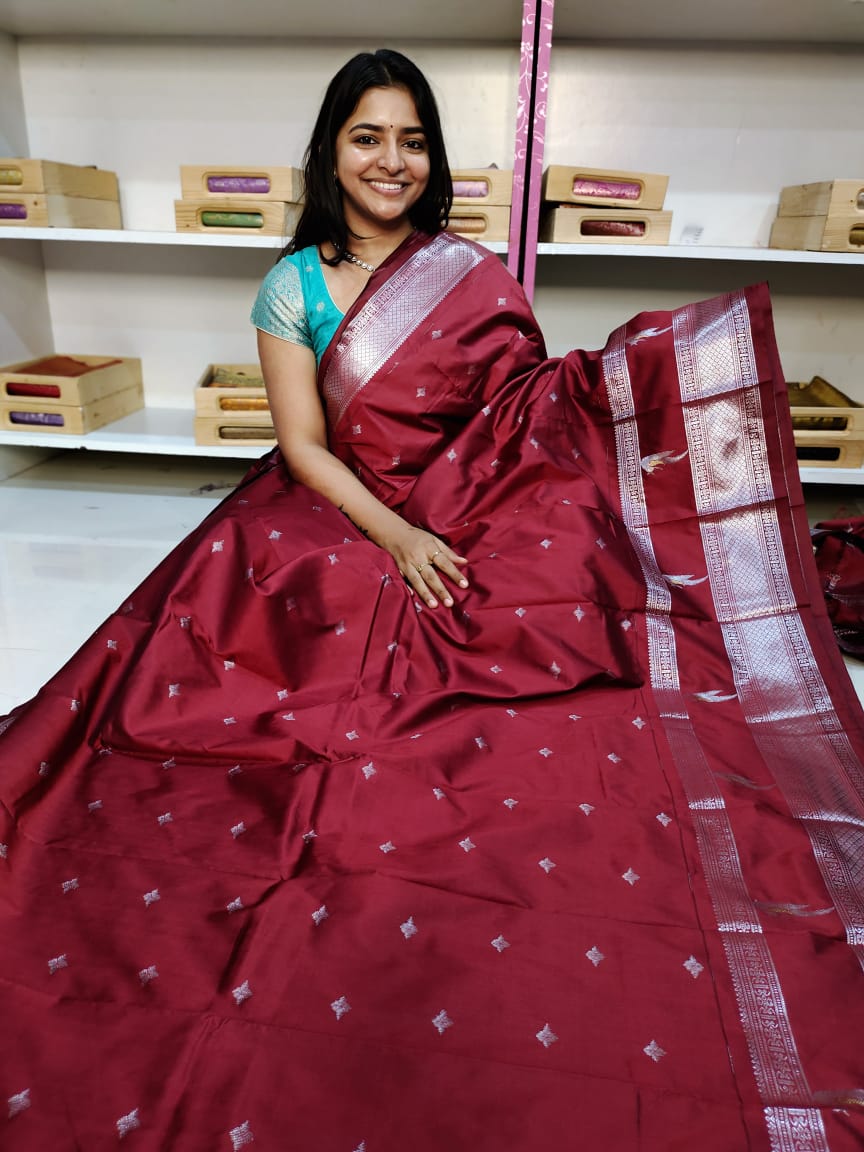 Gadwal offer sarees