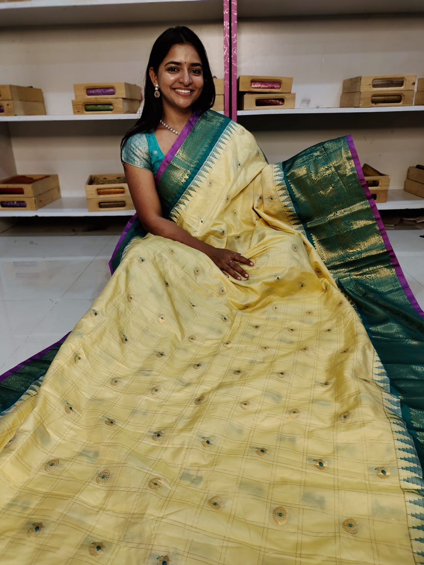 Gadwal offer sarees