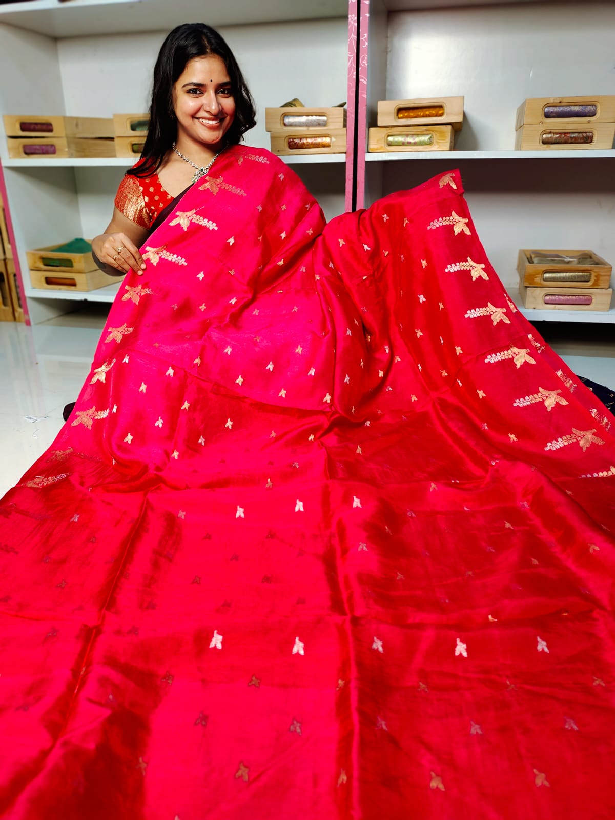 దీపావళికి చీరలు ఆఫర్ చేయండి