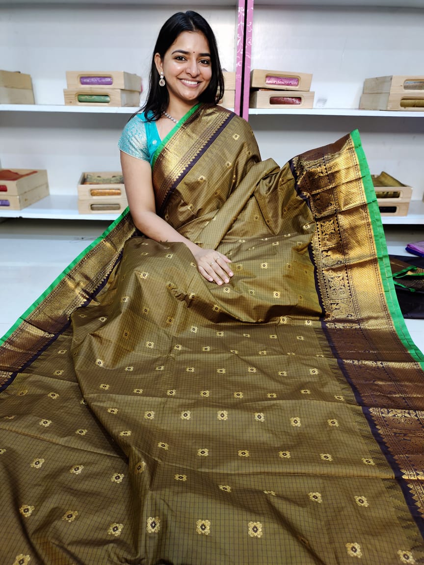 Gadwal offer sarees