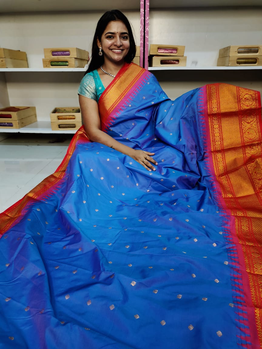 Gadwal offer sarees