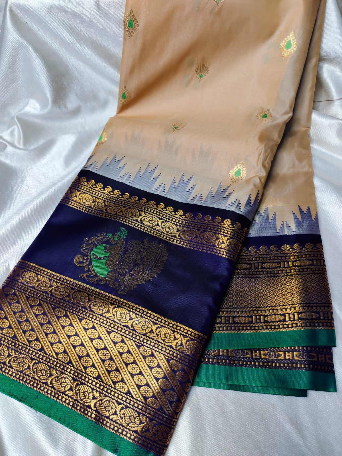 Vitange gadwal silk