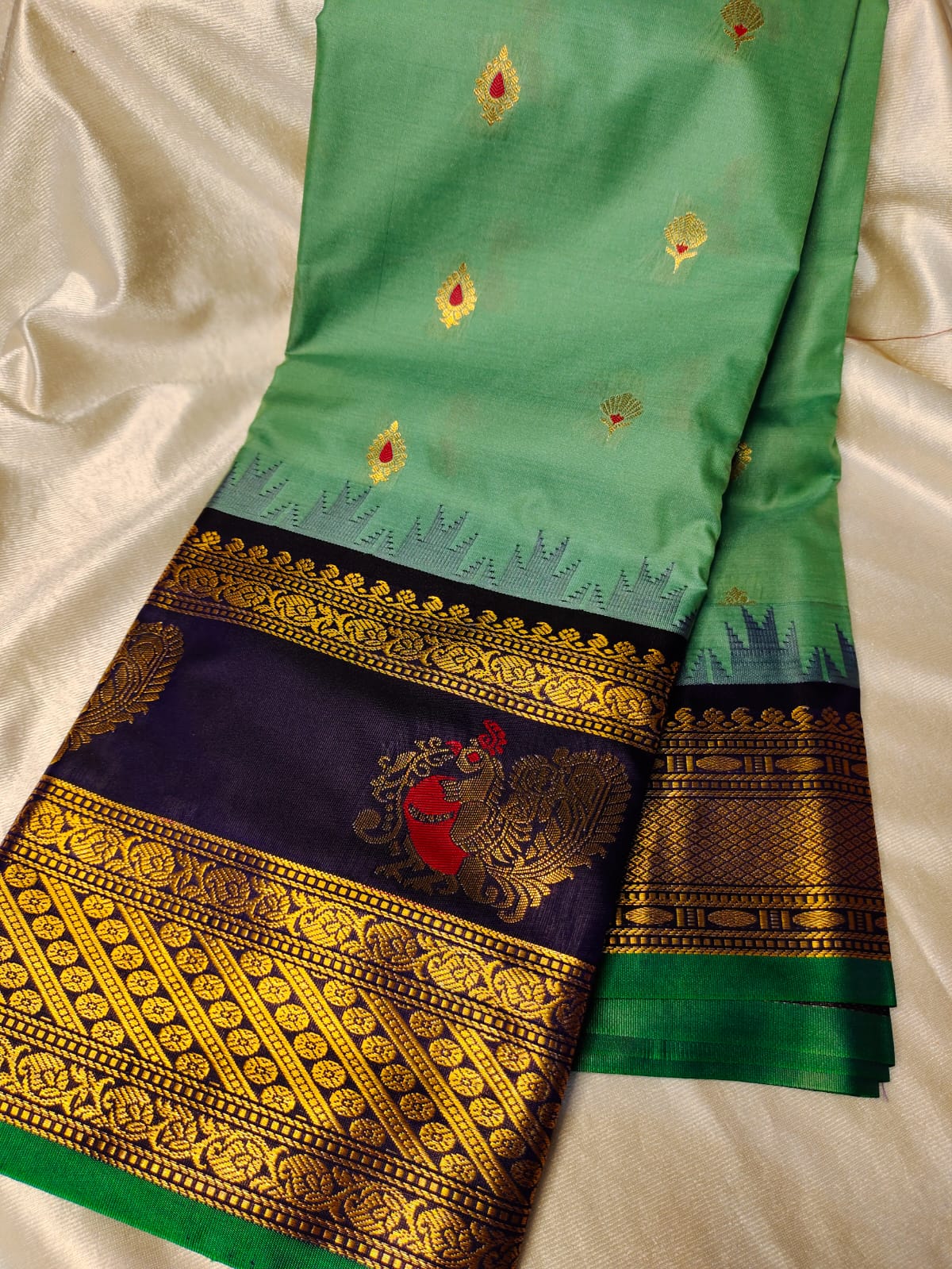 Vitange gadwal silk