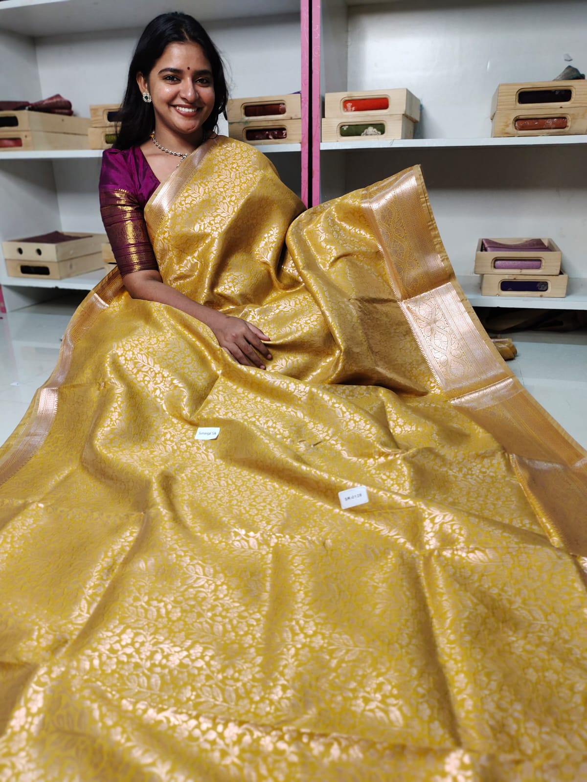 దీపావళికి చీరలు ఆఫర్ చేయండి