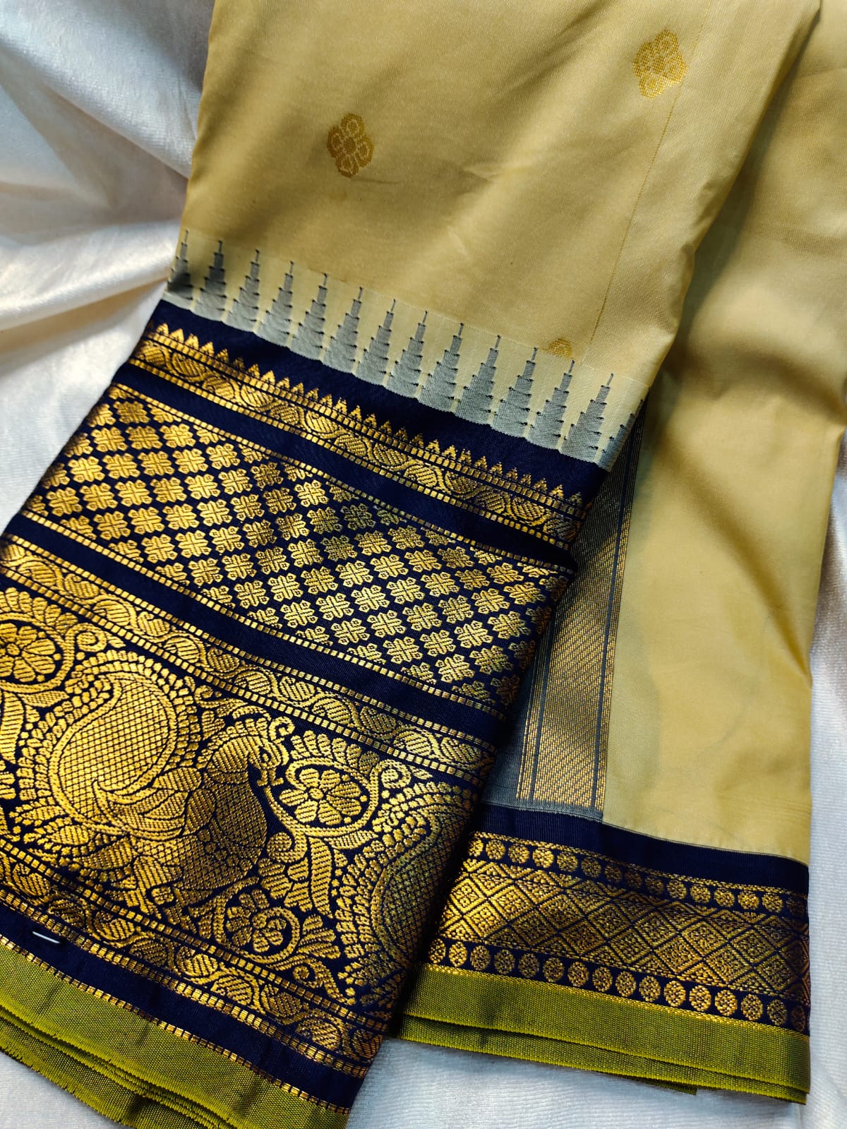 60% offer gadwal saree