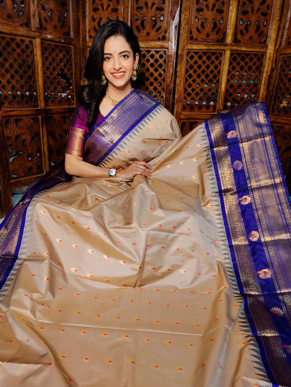 60% గద్వాల్ పట్టును అందిస్తున్నాయి