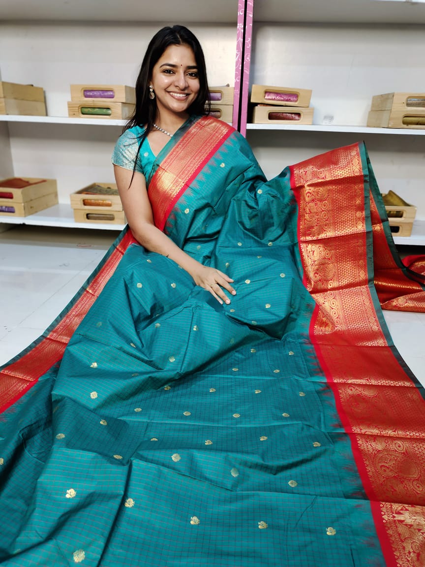 Gadwal offer sarees