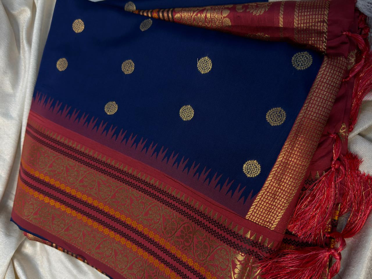 65% offer saree