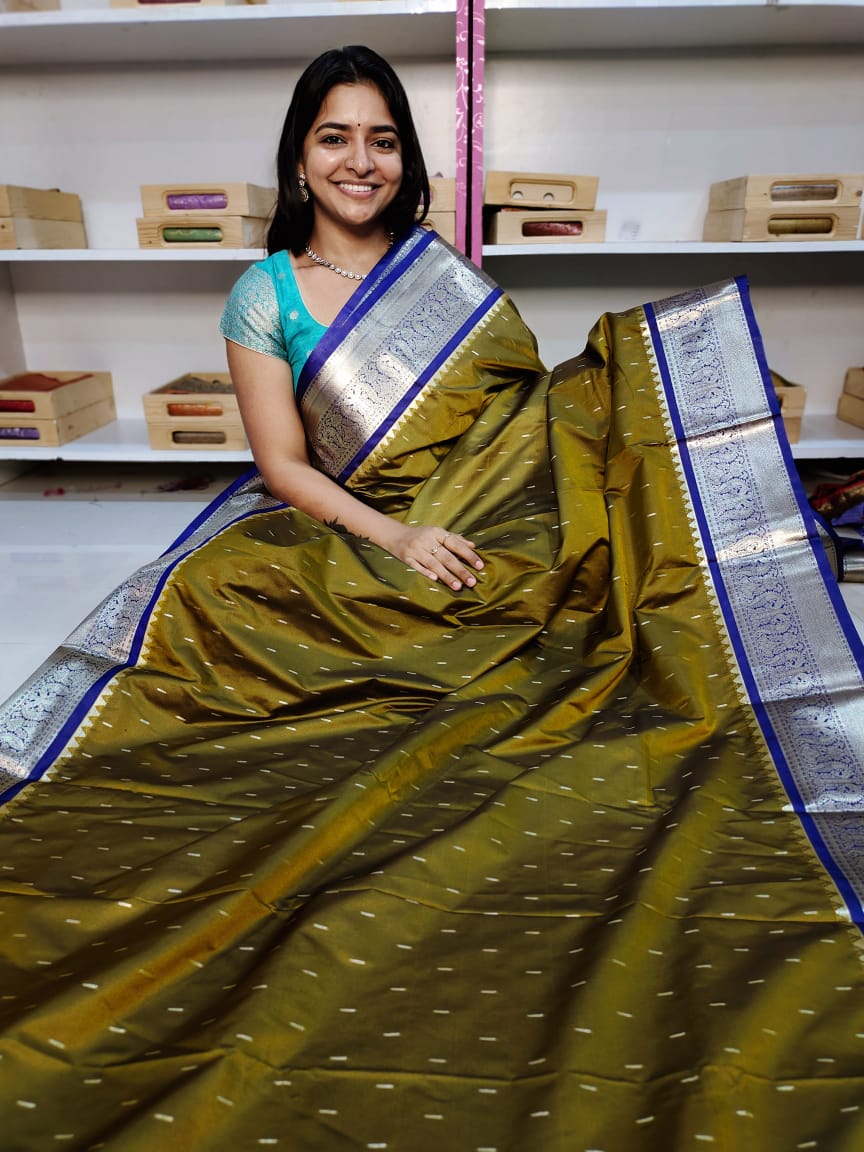Gadwal offer sarees