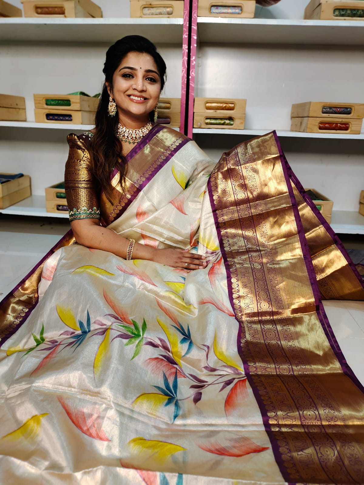 50% ఫ్యాన్సీ చీరలను అందిస్తారు