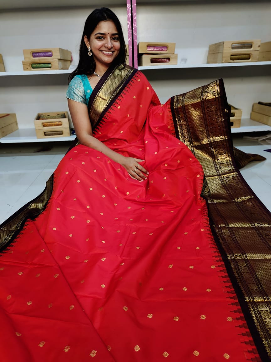 Gadwal offer sarees
