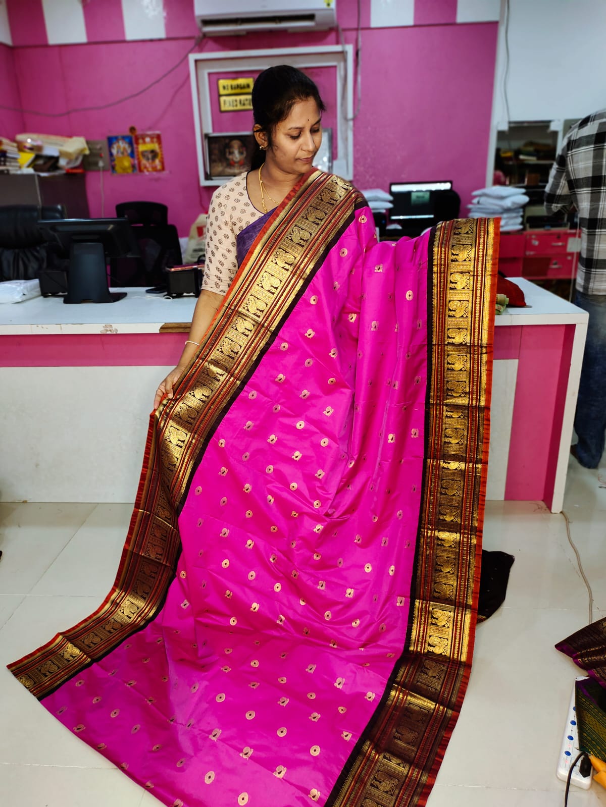 60% offer gadwal saree