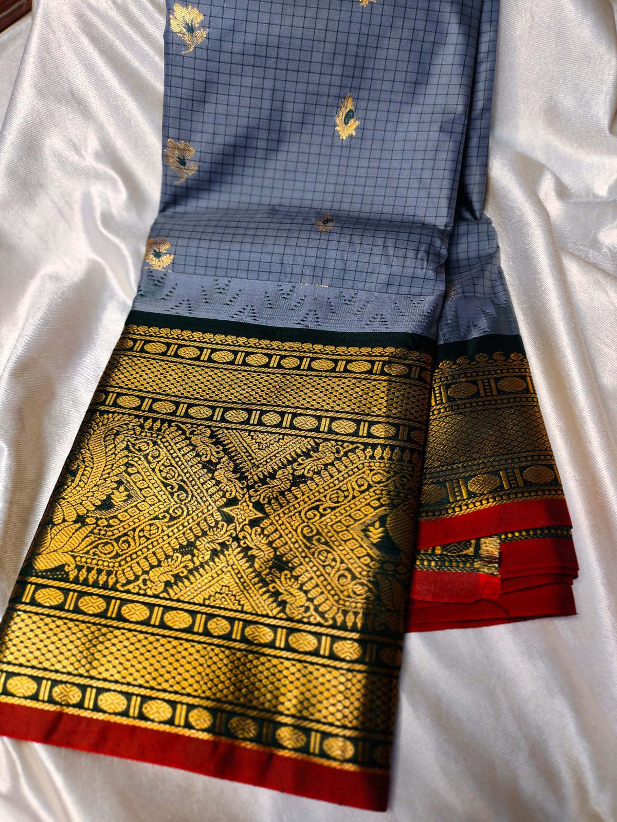 Vitange gadwal silk