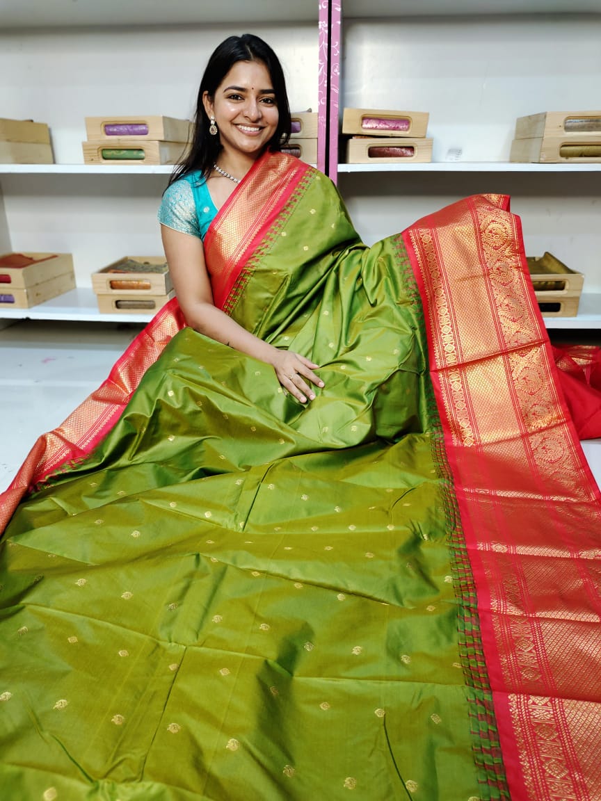 Gadwal offer sarees