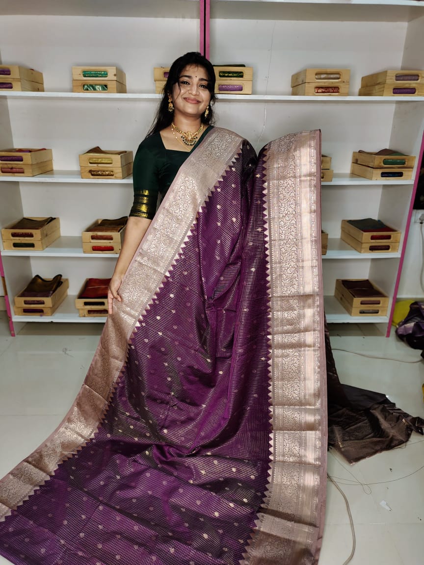 మృదువైన బనారసి పట్టు