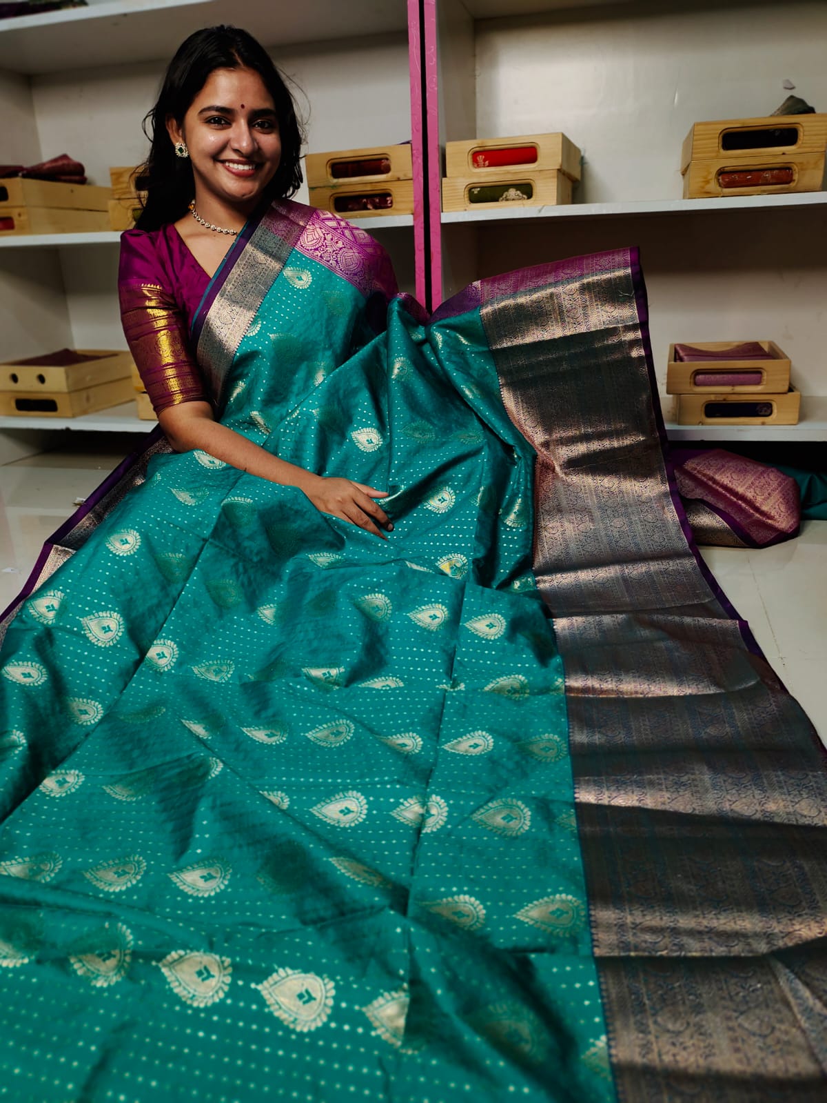 దీపావళికి చీరలు ఆఫర్ చేయండి