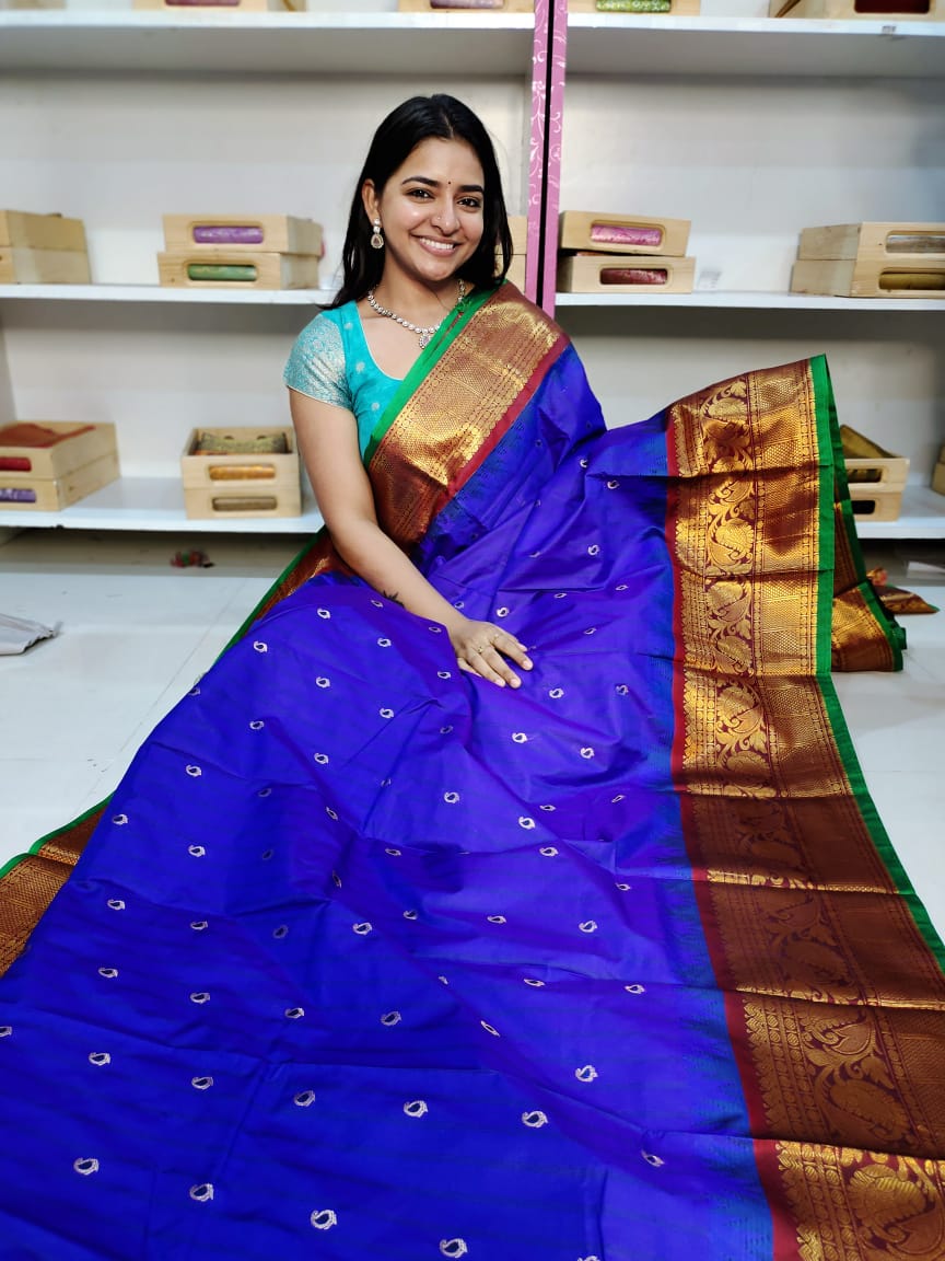 Gadwal offer sarees
