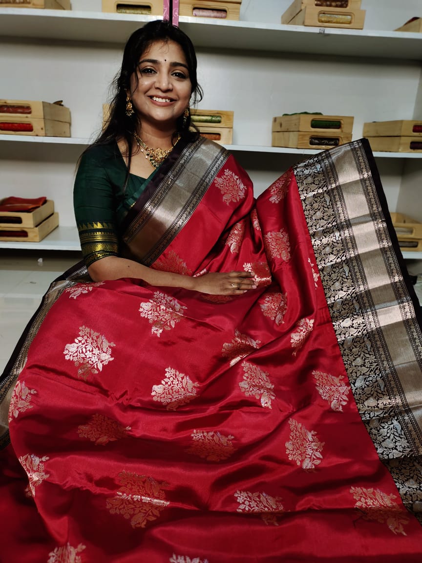మృదువైన బనారసి పట్టు