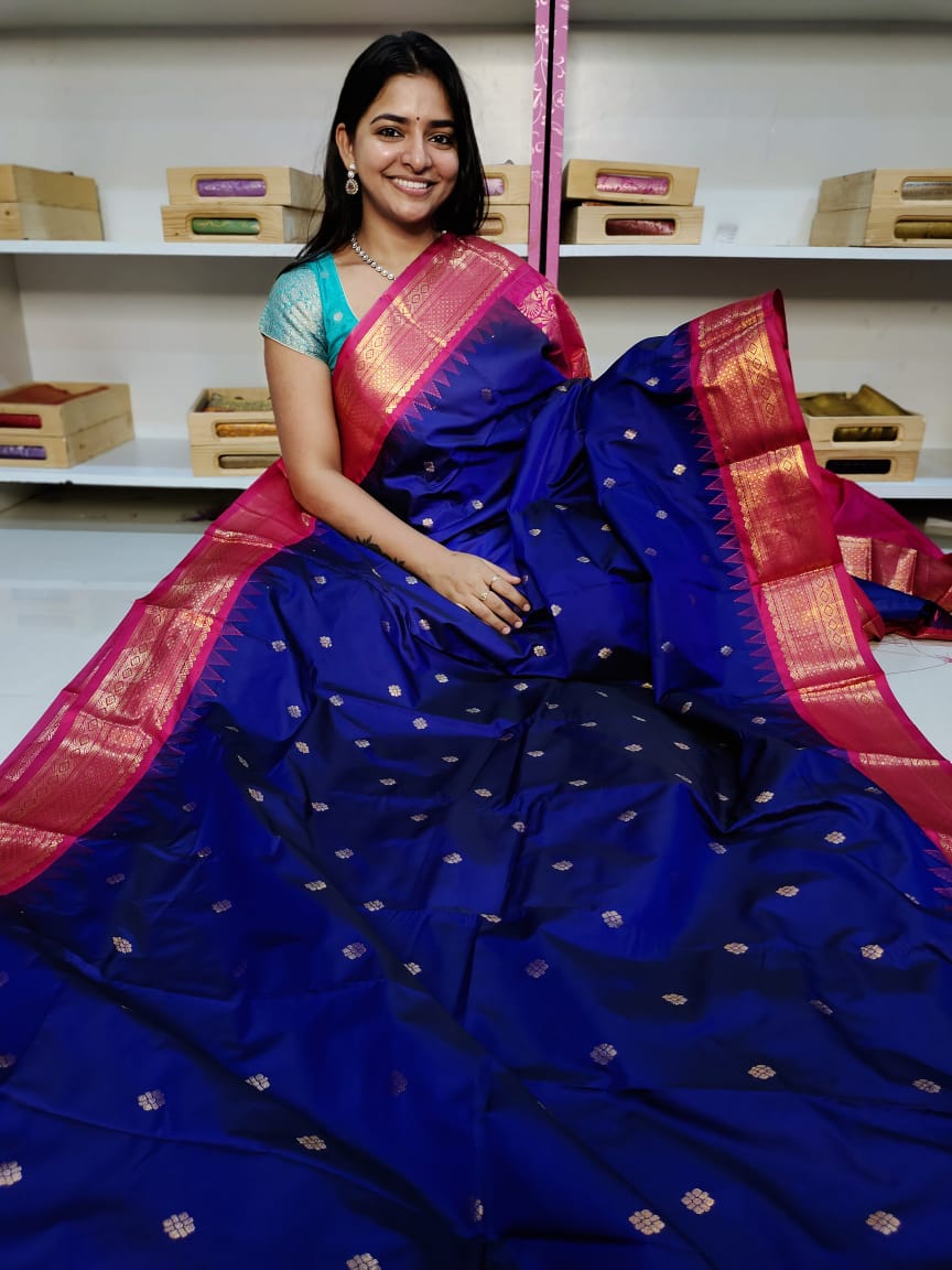 Gadwal offer sarees