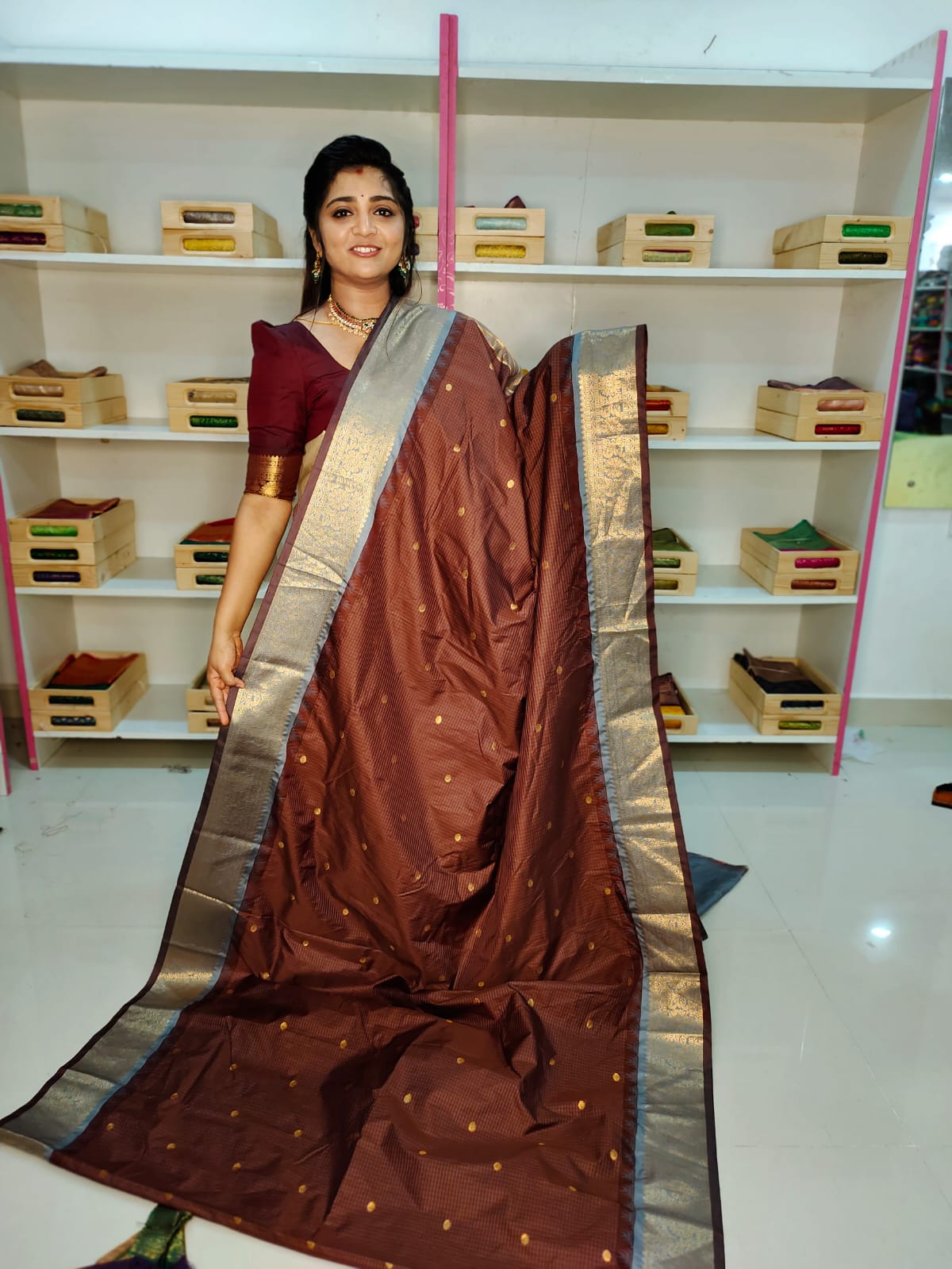 50% గద్వాల్ పట్టు చీరలను ఆఫర్ చేస్తాయి