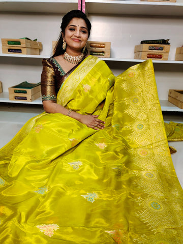 50% ఫ్యాన్సీ చీరలను అందిస్తారు