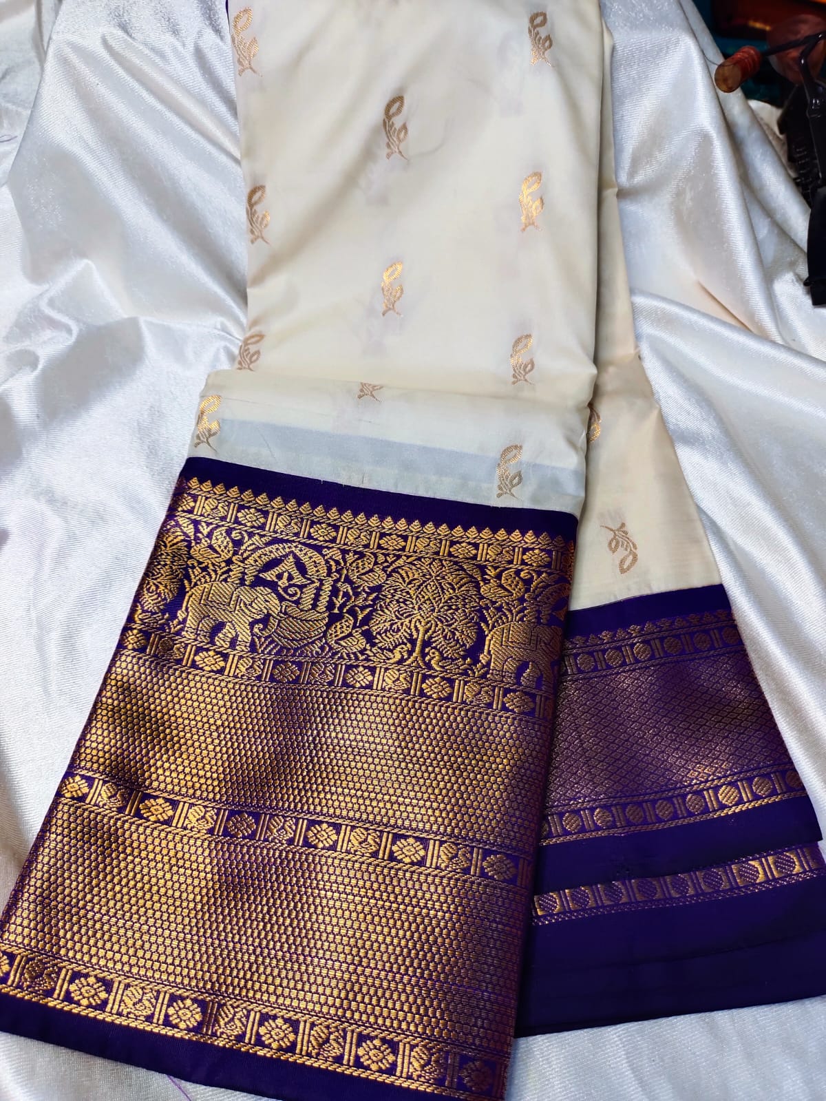 Vitange gadwal silk