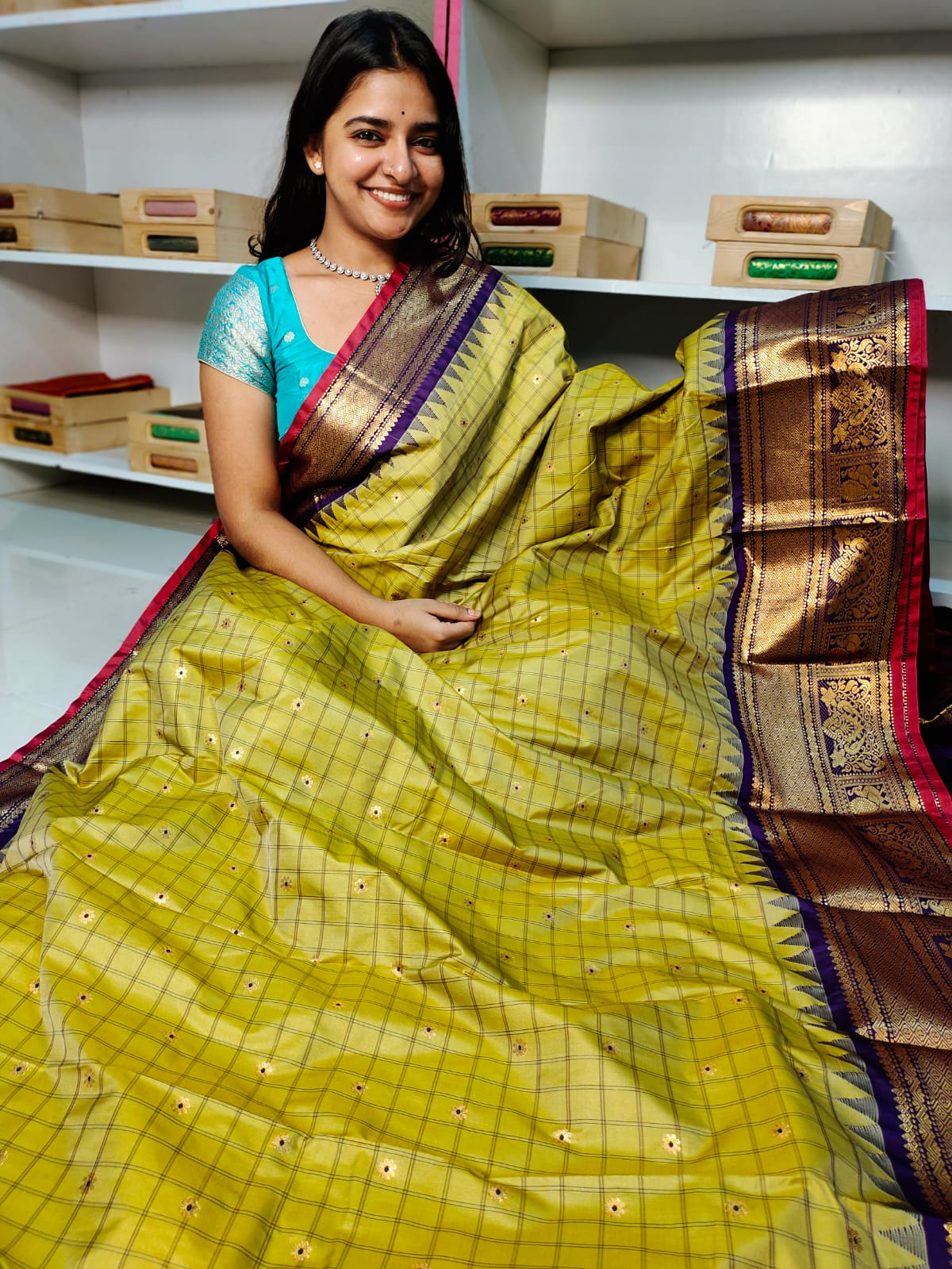 Vitange gadwal silk