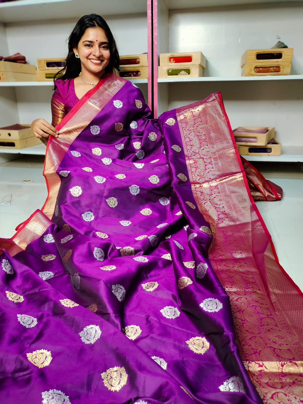 దీపావళికి చీరలు ఆఫర్ చేయండి