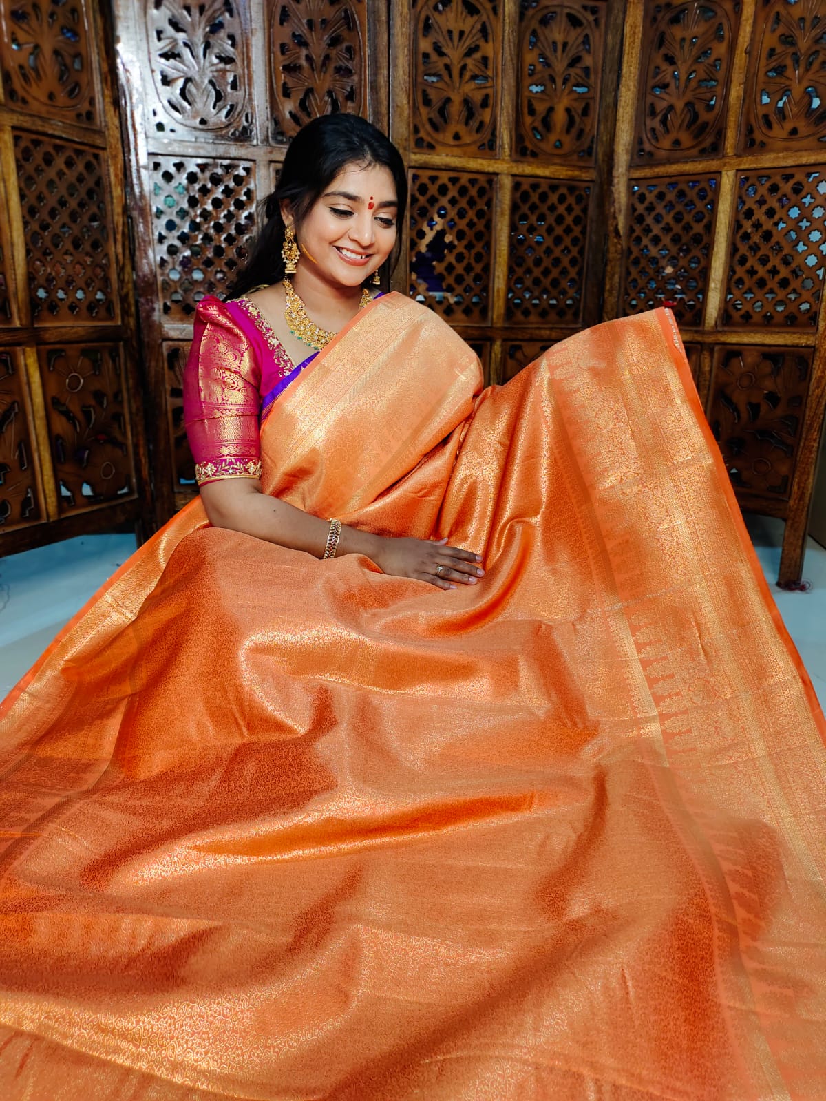 90% కంచి పట్టు చీరలను అందిస్తున్నాయి