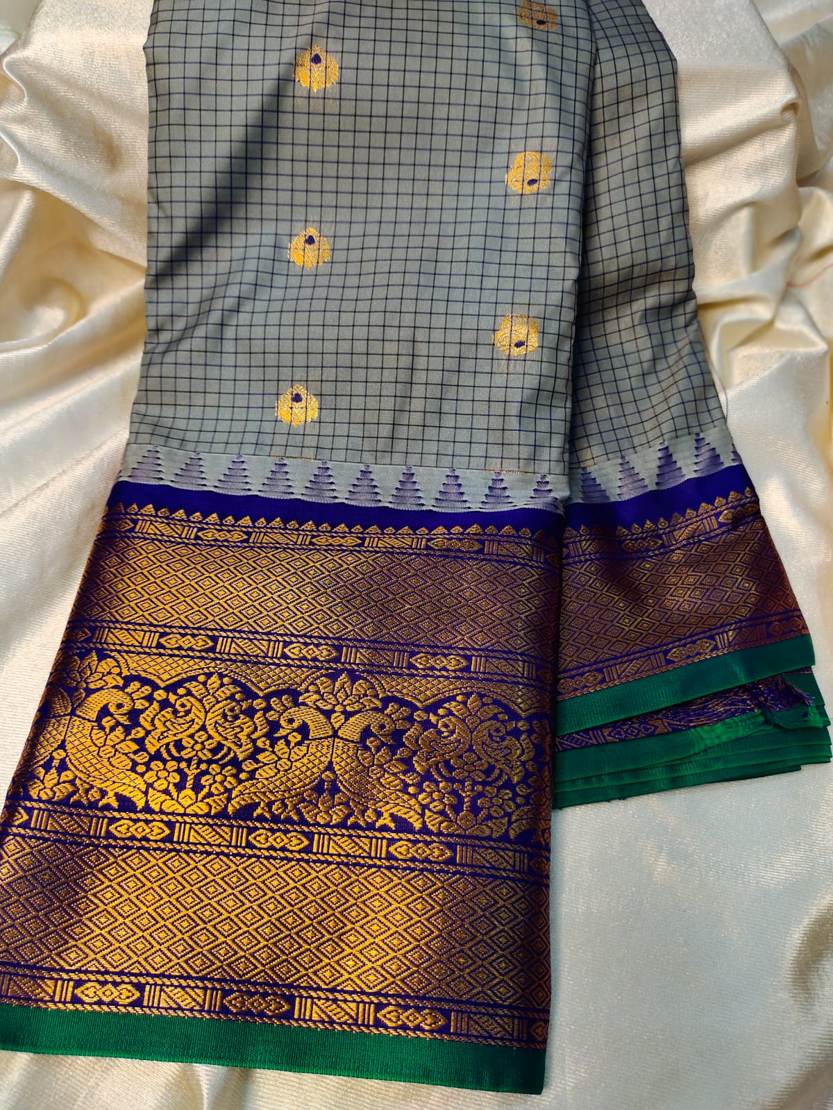 Vitange gadwal silk