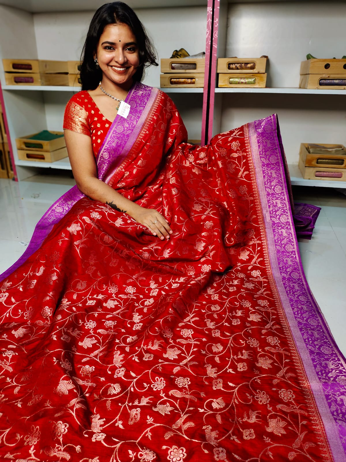 దీపావళికి చీరలు ఆఫర్ చేయండి