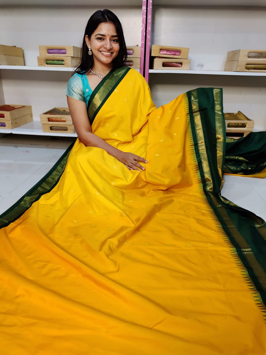 Gadwal offer sarees