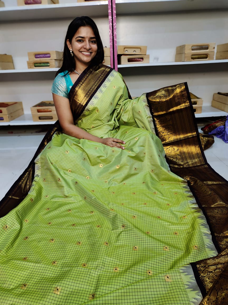 Gadwal offer sarees