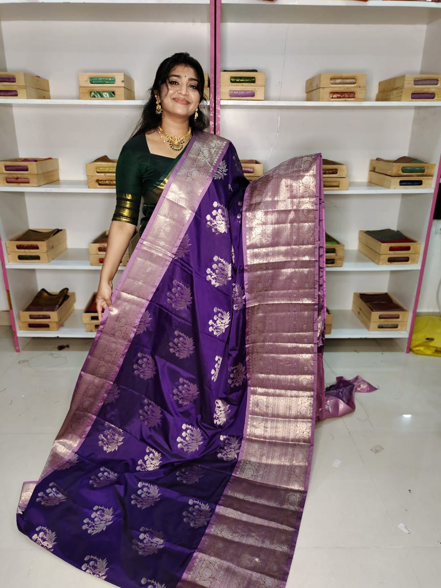 మృదువైన బనారసి పట్టు