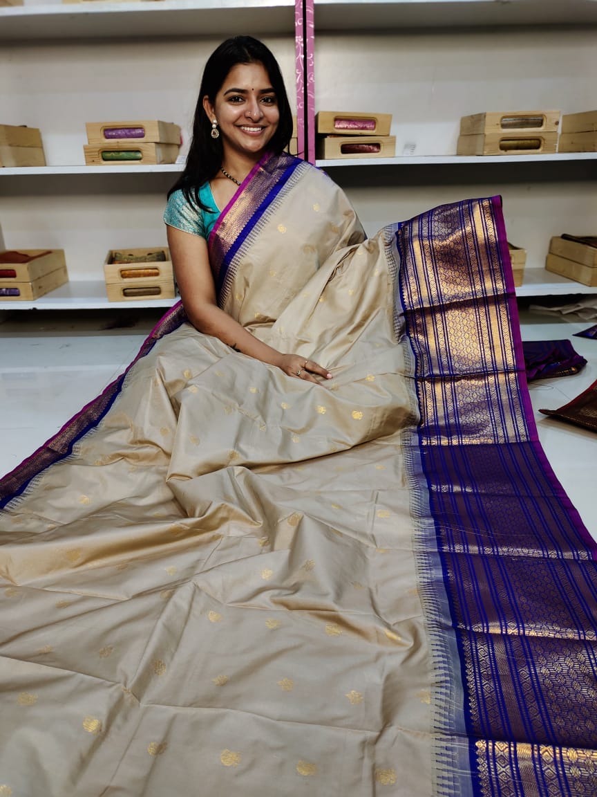 Gadwal offer sarees