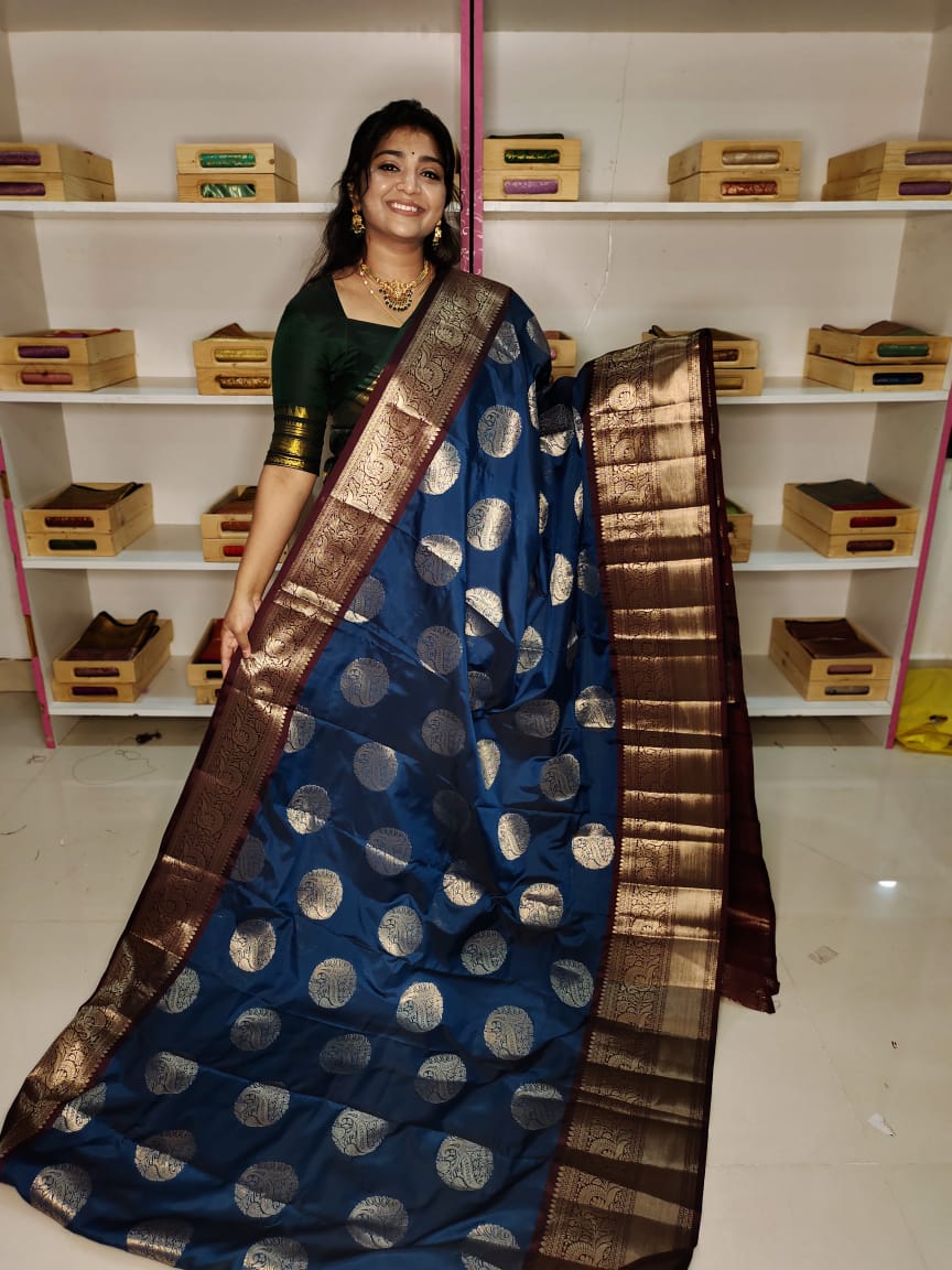 మృదువైన బనారసి పట్టు