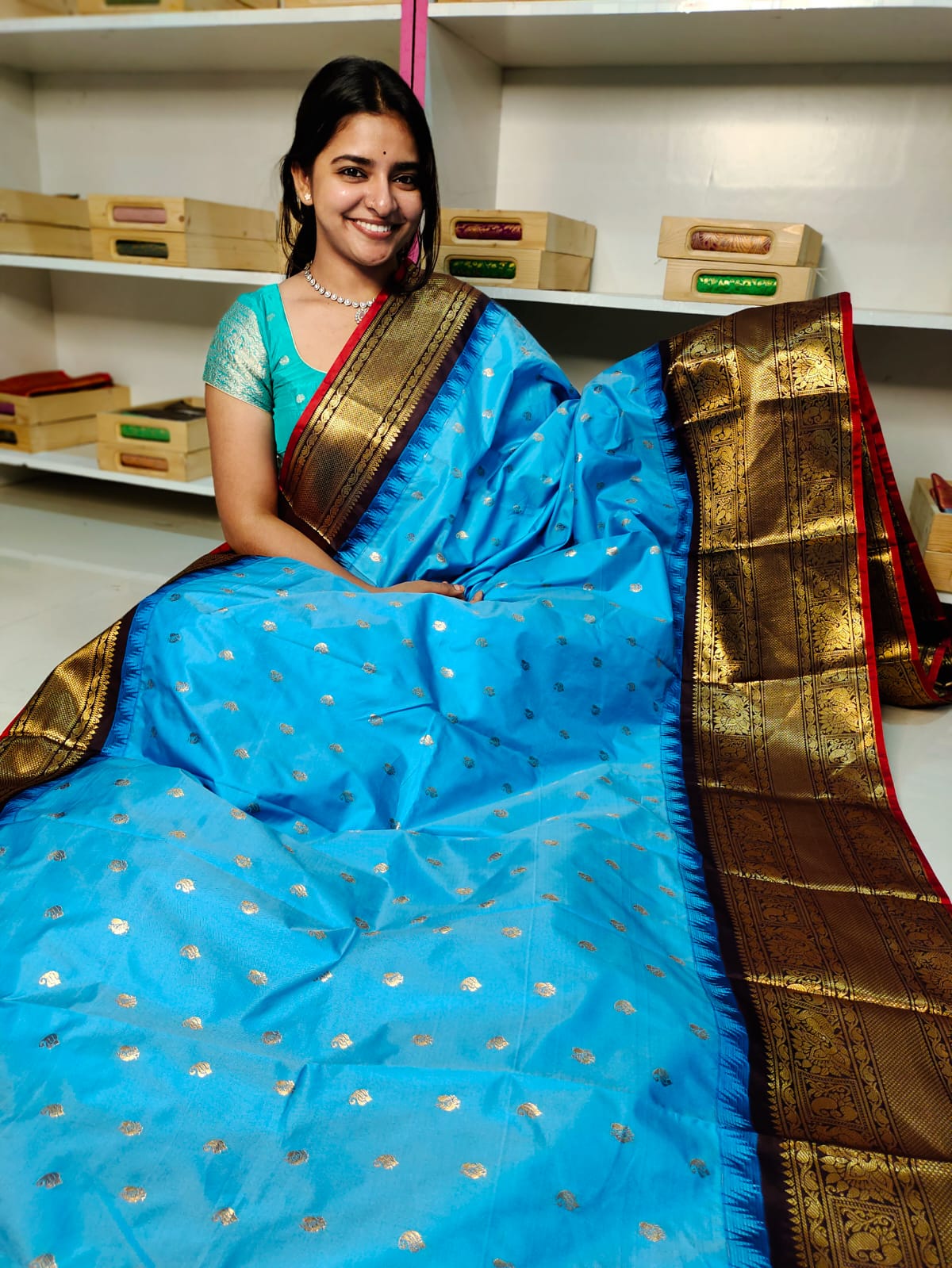 Vitange gadwal silk