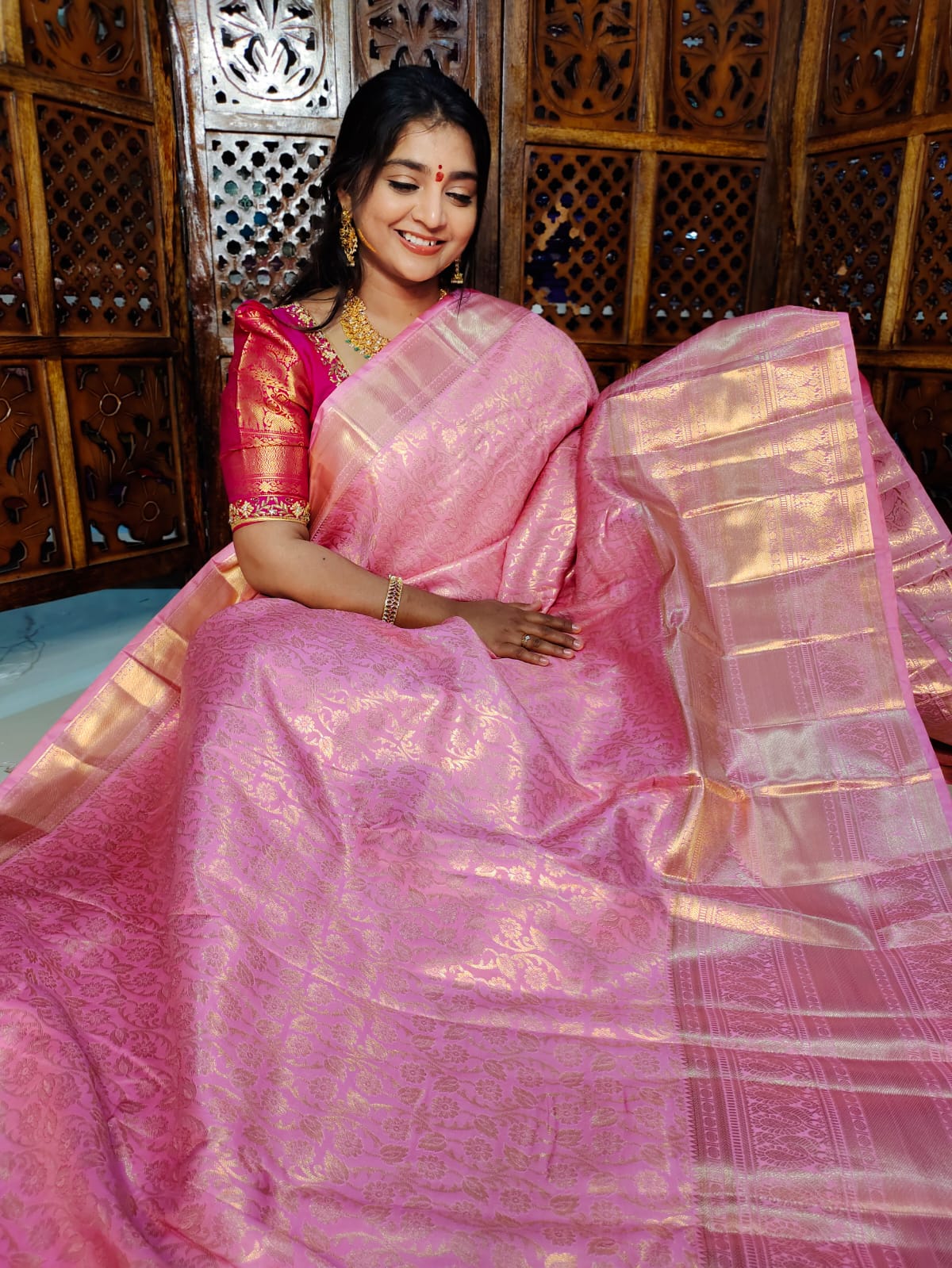 90% కంచి పట్టు చీరలను అందిస్తున్నాయి